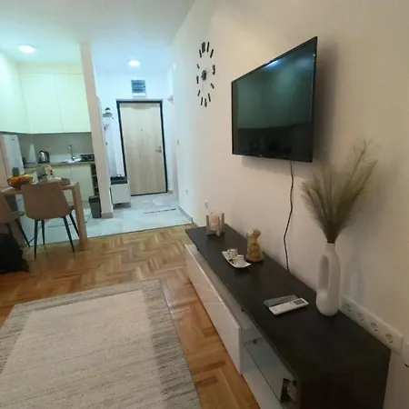 Lana Apartment *